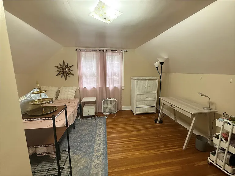 197 Rossiter Rd — Photo 10