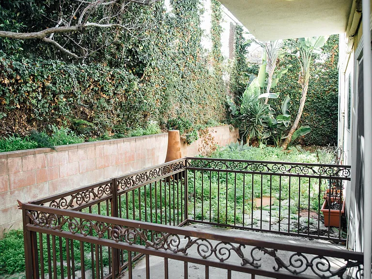 420 Raymond Ave — Photo 8