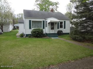 214 Bradley St, Dowagiac, MI 49047