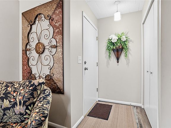 4th image of 203 Piper Ln