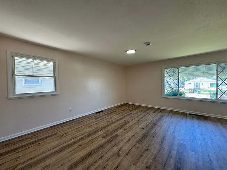 3415 Center Dr — Photo 10