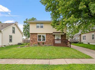 540 6th St, Waukee, IA 50263