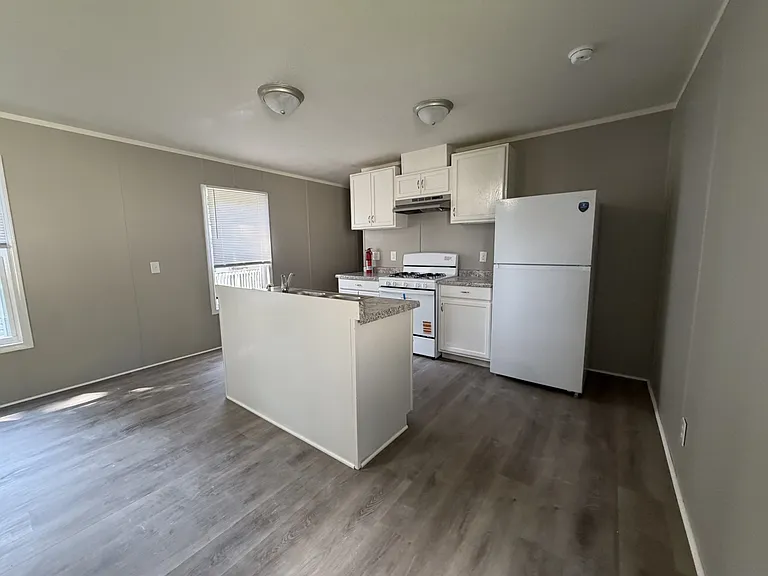 423 Alice Ln — Photo 6