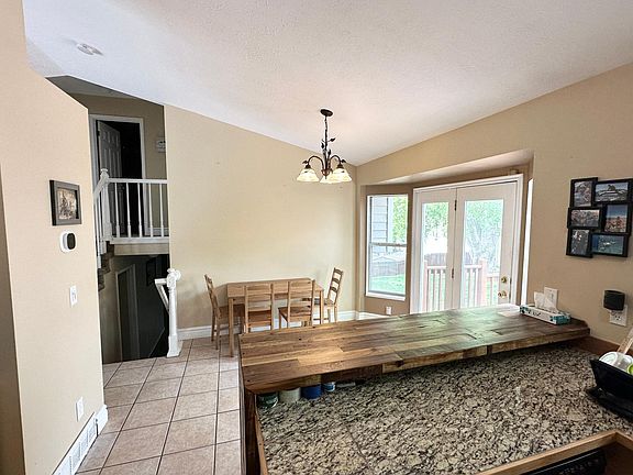 4th image of 898 E Granite Peak Dr