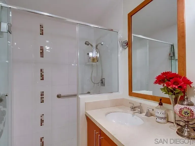 325 7th Ave #610 — Photo 27