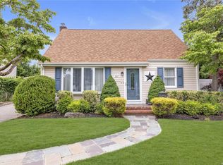 227 Lee Ave, Hicksville, NY 11801