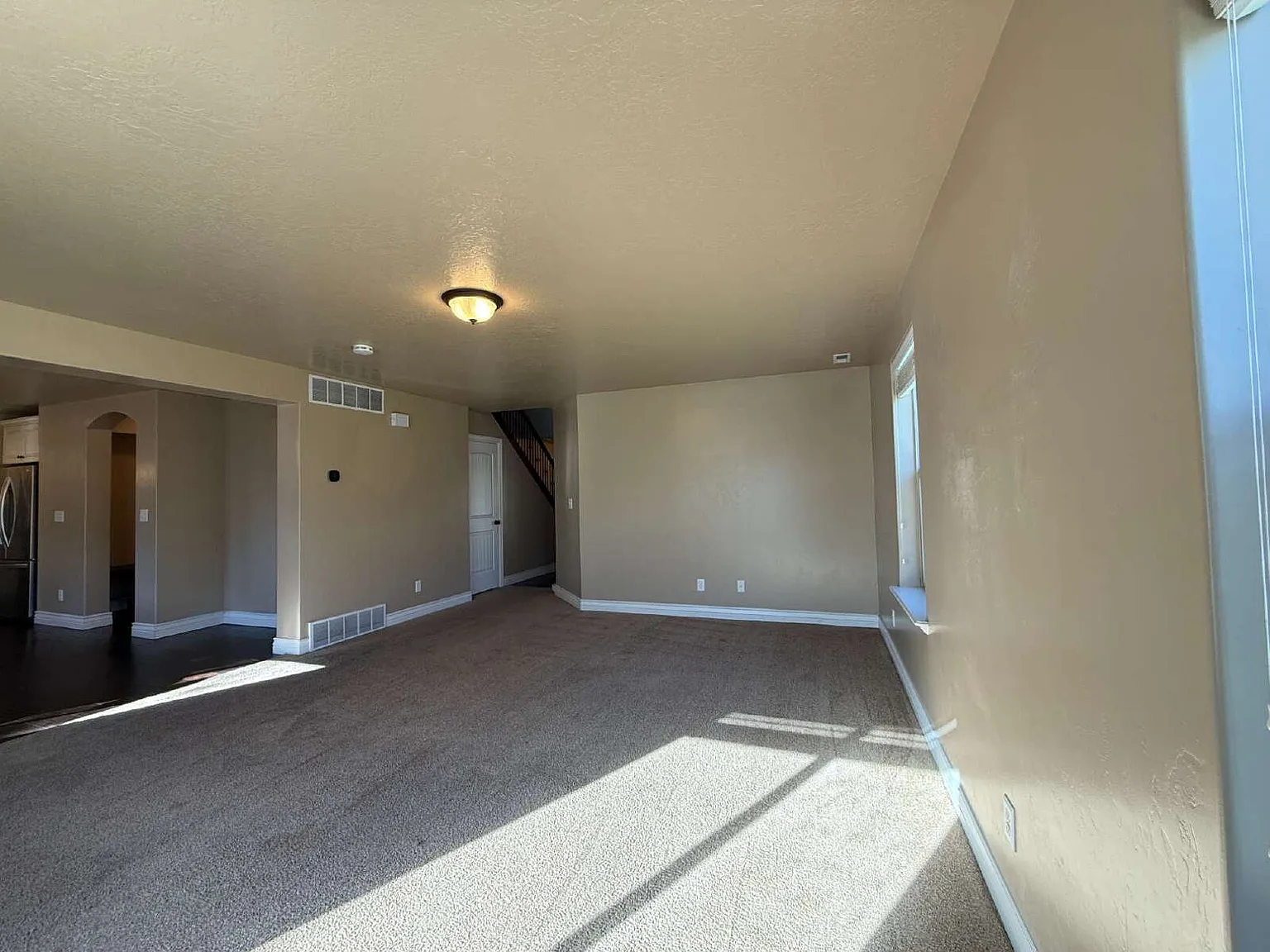 4 bed, 2.5 bath, $3,000 — Photo 4