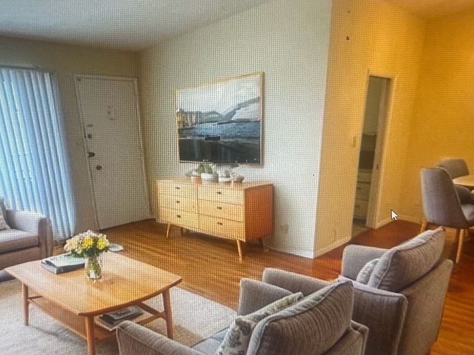 1st image of 504 S Manhattan Pl APT 10