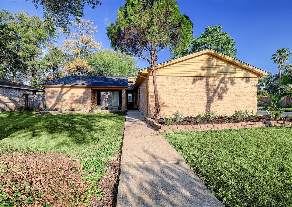 1st image of 402 Breeze Park Dr