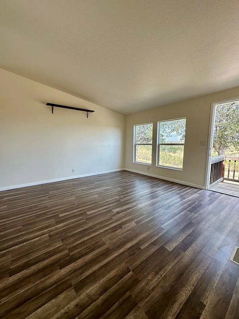 4 Bedroom Country Home on 5 Private Acres Gated + Pets & Livestock Considered! — Photo 4