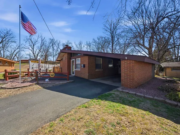 2214 Glendale Dr, Pekin, IL 61554