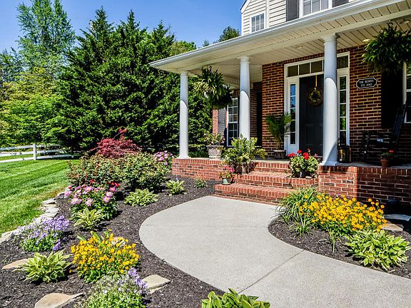 3rd image of 2149 Chas Way Blvd