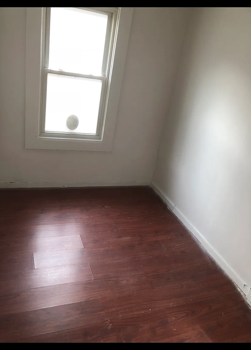 3 bed, 1100 sqft, $1,500 — Photo 2