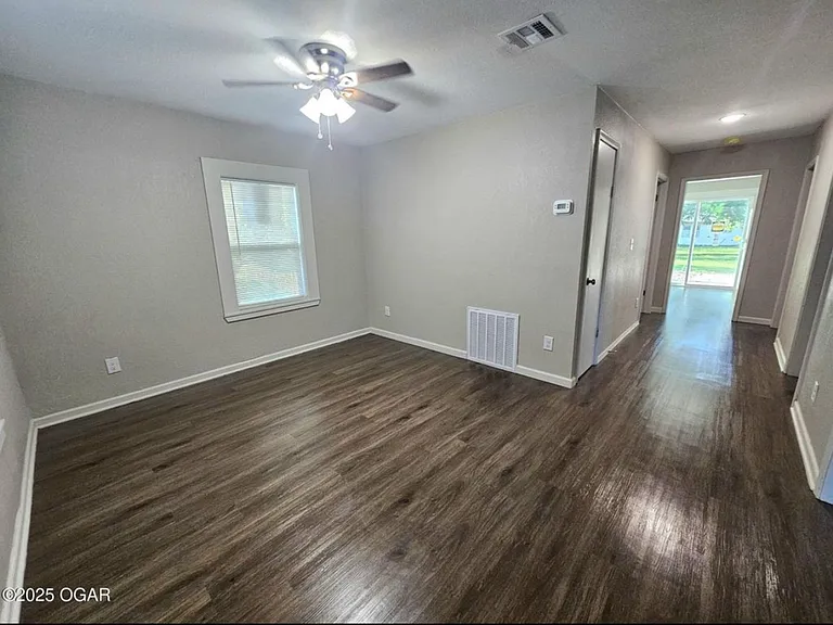 427 E/ne B J Tunnell Blvd — Photo 2