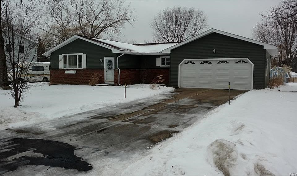 1st image of 77 Minden Dr