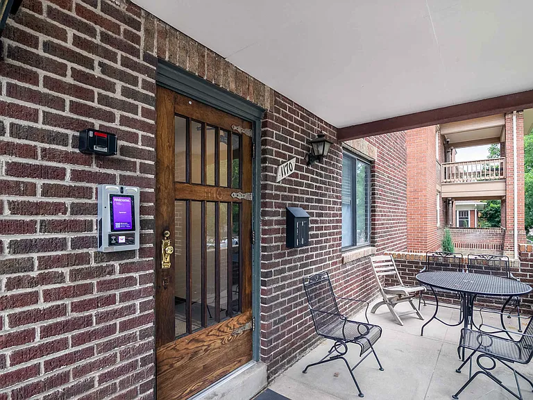 Crown Apartments — Photo 16