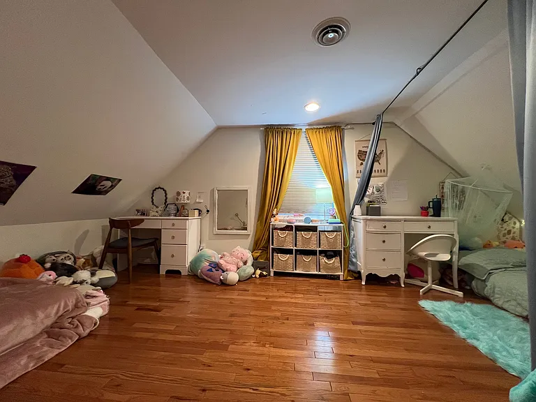Upstairs Bedroom #2