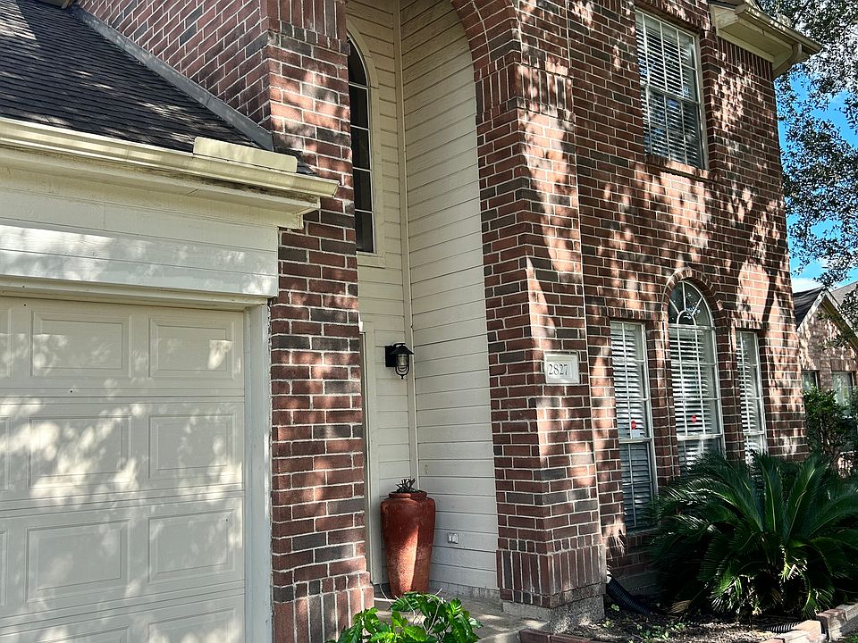1st image of 2827 Green Hollow Ct