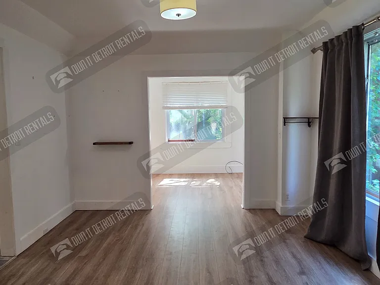 7455 Churchill St — Photo 10