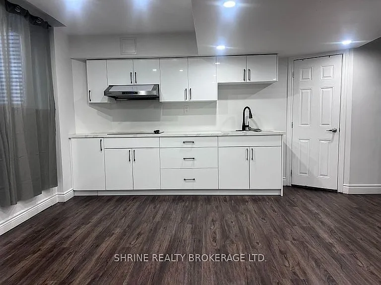 1050 Kimball Cres #LOWER — Photo 4