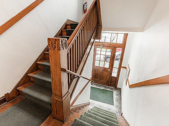 3rd image of 3618 W Ainslie St APT 1W