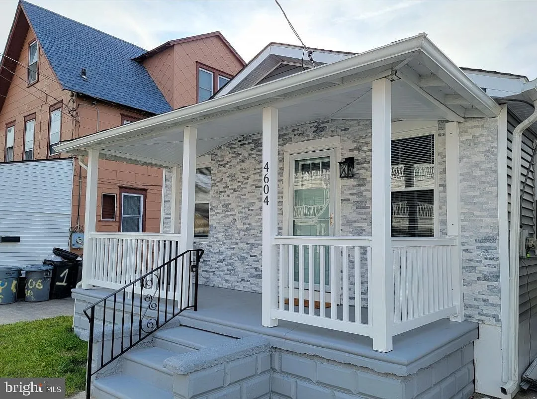 3 bed, 1360 sqft, $2,600 — Photo 1