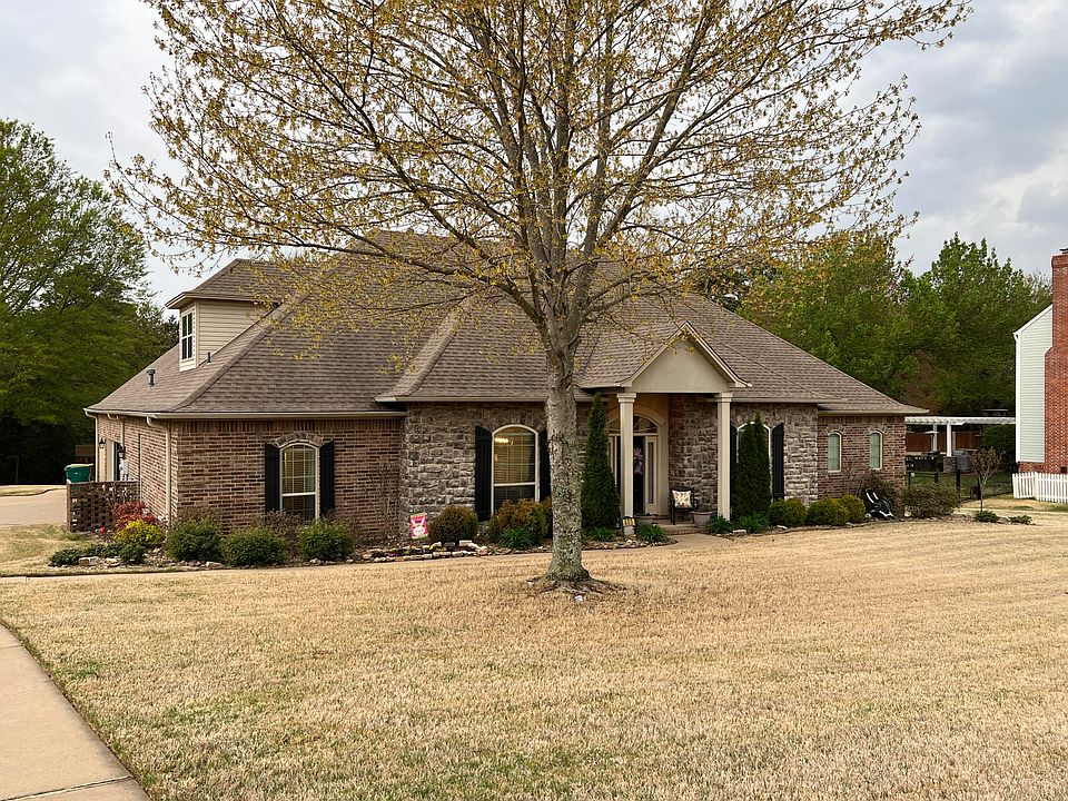 1st image of 403 Autumnwood Dr