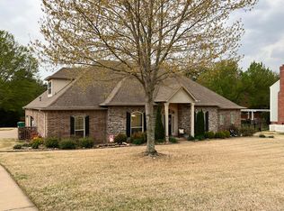 403 Autumnwood Dr, Russellville, AR 72802