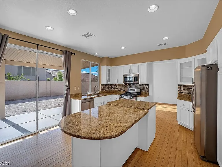 358 Velino Ave — Photo 32
