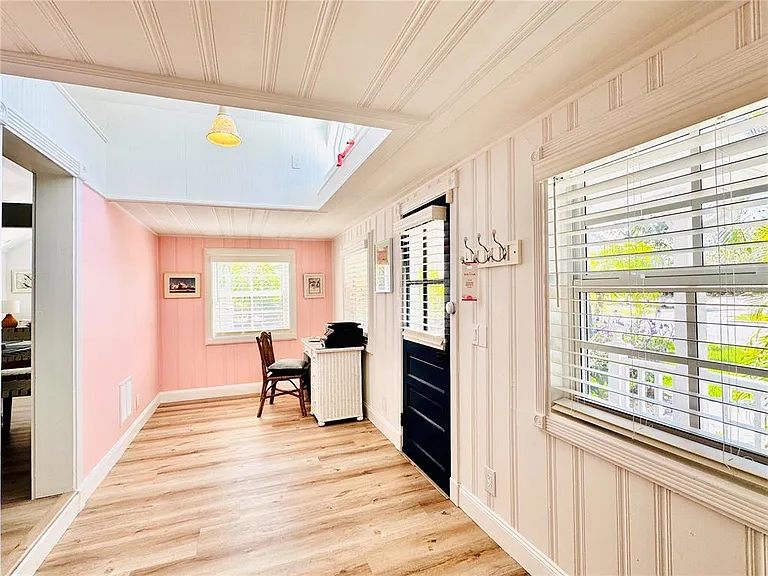 701 Broadway St — Photo 24