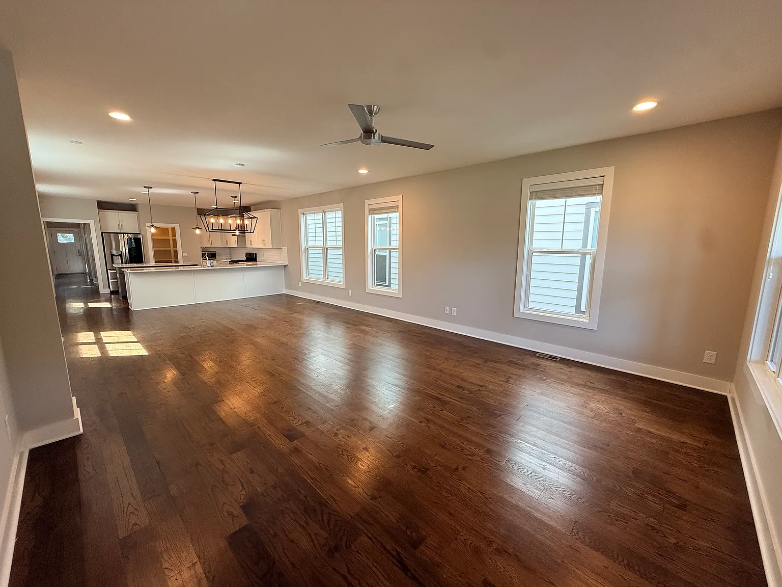 4 bed, 2482 sqft, $4,150 — Photo 4
