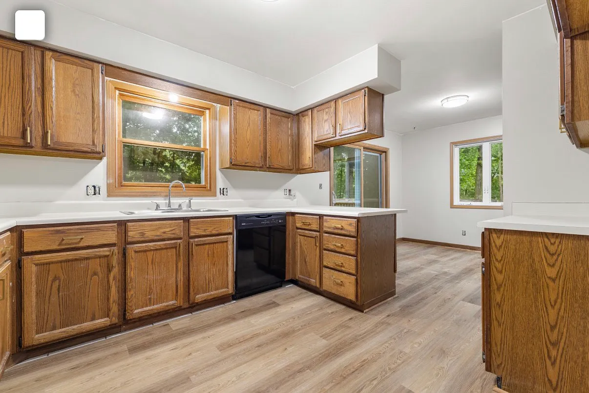 3 bed, 1.5 bath, 1200 sqft, $2,450 — Photo 3
