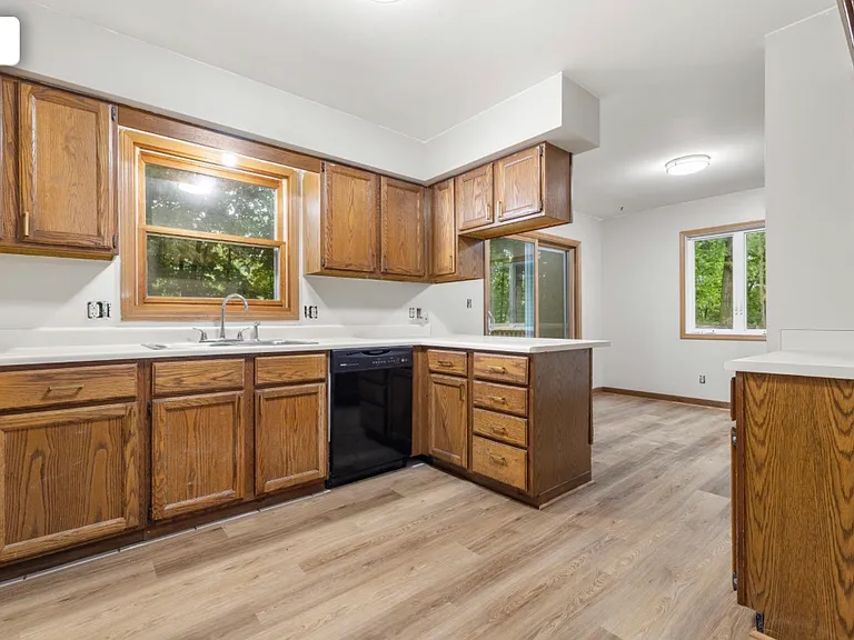 7200 Ashwood Ln — Photo 3