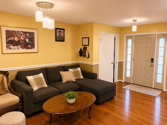 3rd image of 27 Ashmont Ct