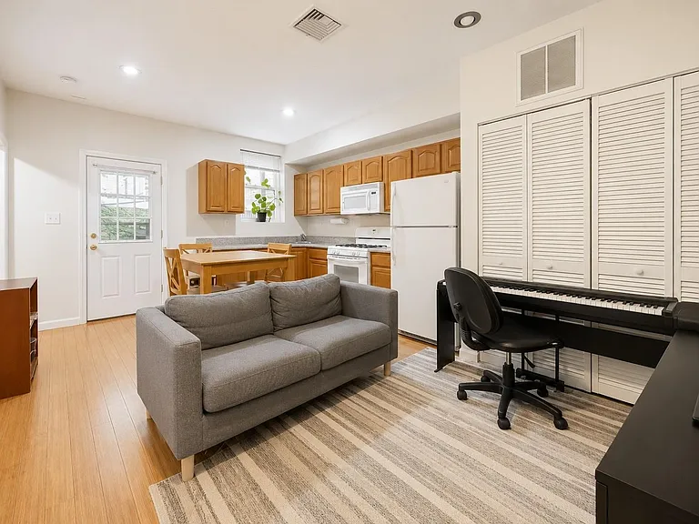 182A Christopher Columbus Dr #1 — Photo 8