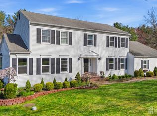 7 Monroe Pl, Cranbury, NJ 08512