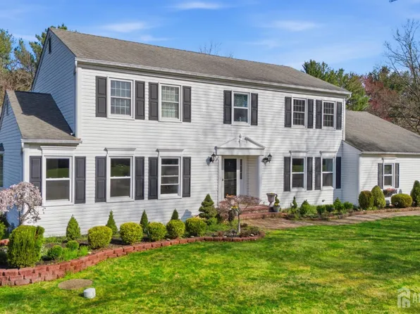 7 Monroe Pl, Cranbury, NJ 08512