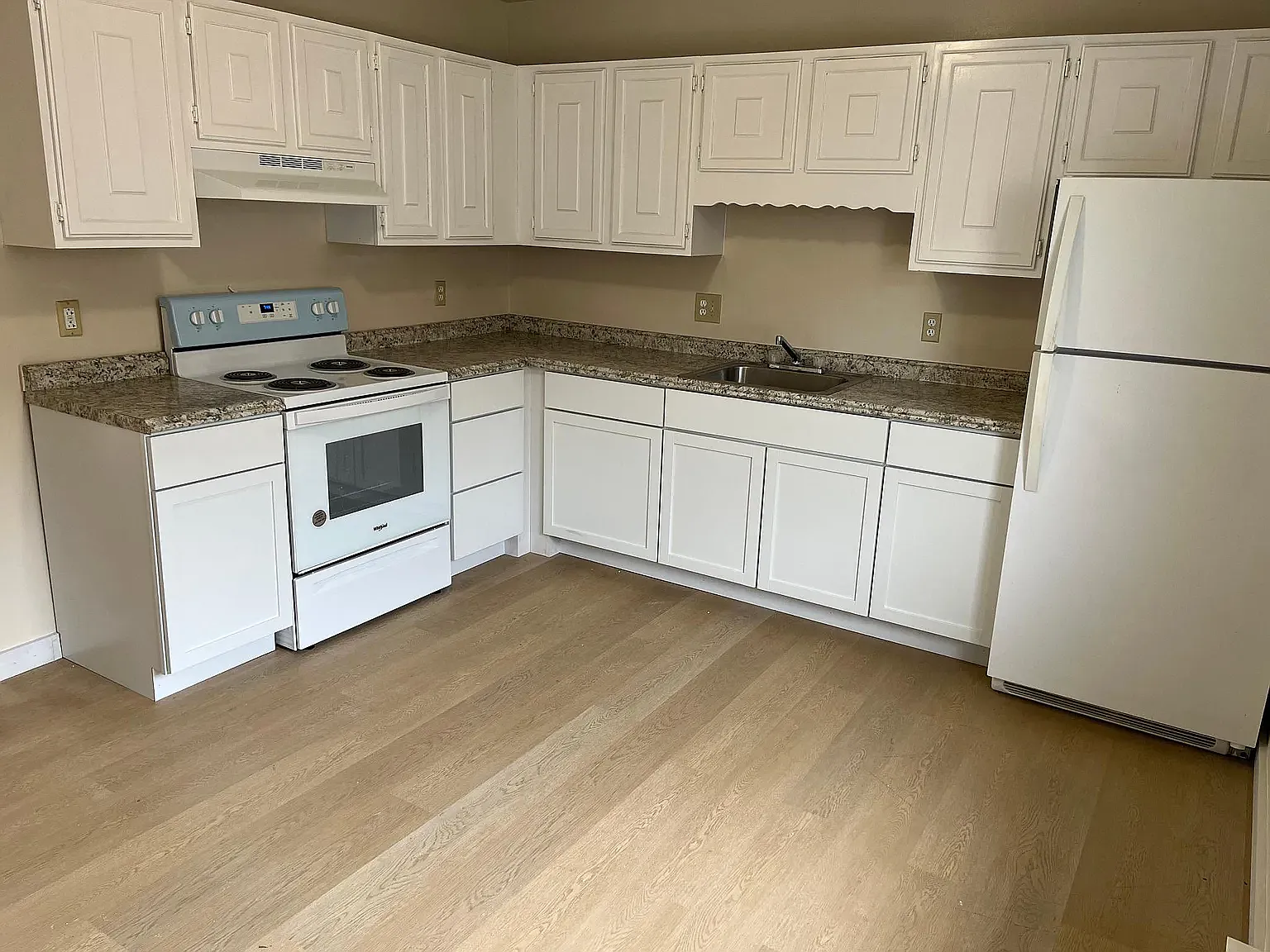 Stone Bridge Apartments — Photo 1