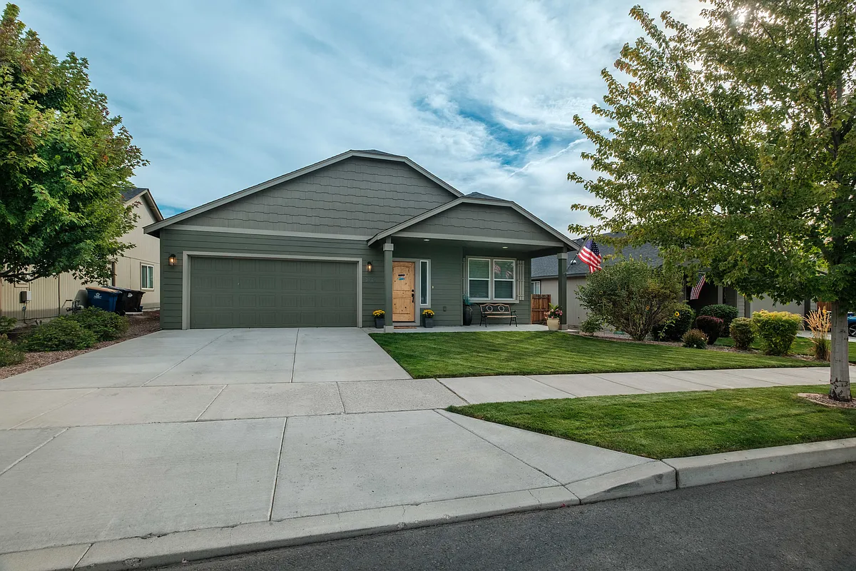 Building Photo - 3232 SW Obsidian Ct