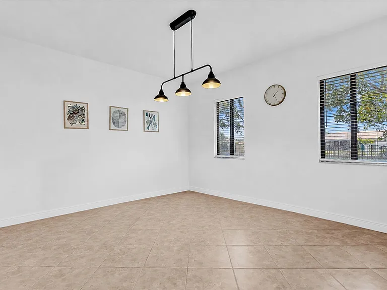 2414 Venetian Way — Photo 13