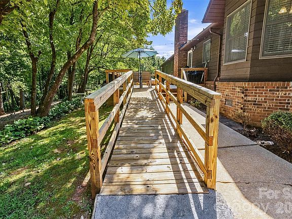 5th image of 183 McKinney Rd W
