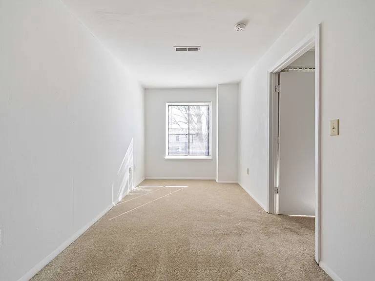 Foxridge Apartment Homes — Photo 143