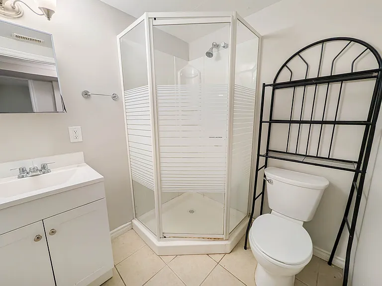89 Clarendon Ave — Photo 11