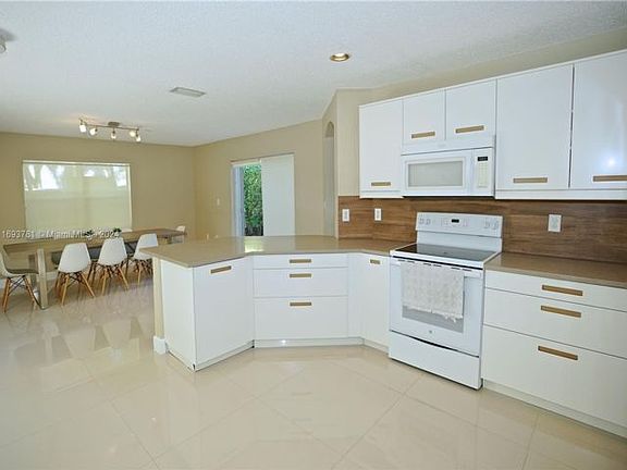3rd image of 5148 NW 113th Pl