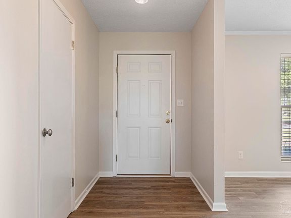 5th image of 3481 Summit Blvd
