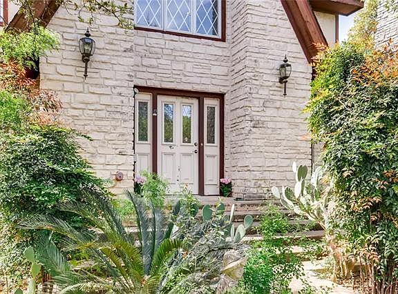 3rd image of 3229 Park Hills Dr