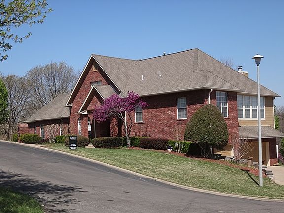 Corner lot - side entry 3 car garage