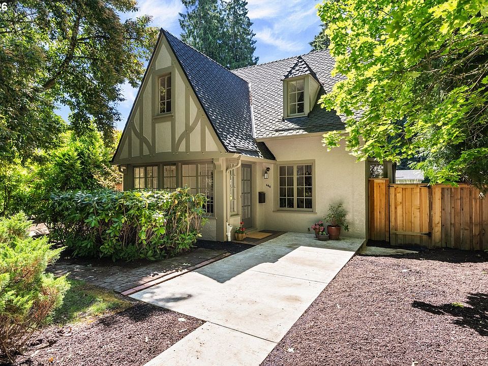 1st image of 604 SE Andover Pl