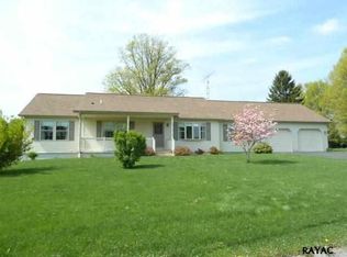 1215 Golden Way, York, PA 17402