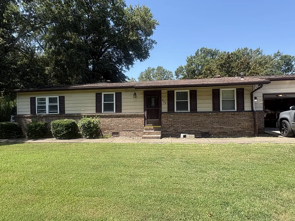 202 Skunk Hollow Rd